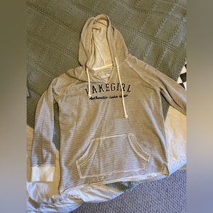 Nautical brand new sweatshirt. Very comfortable, never worn. In great shape